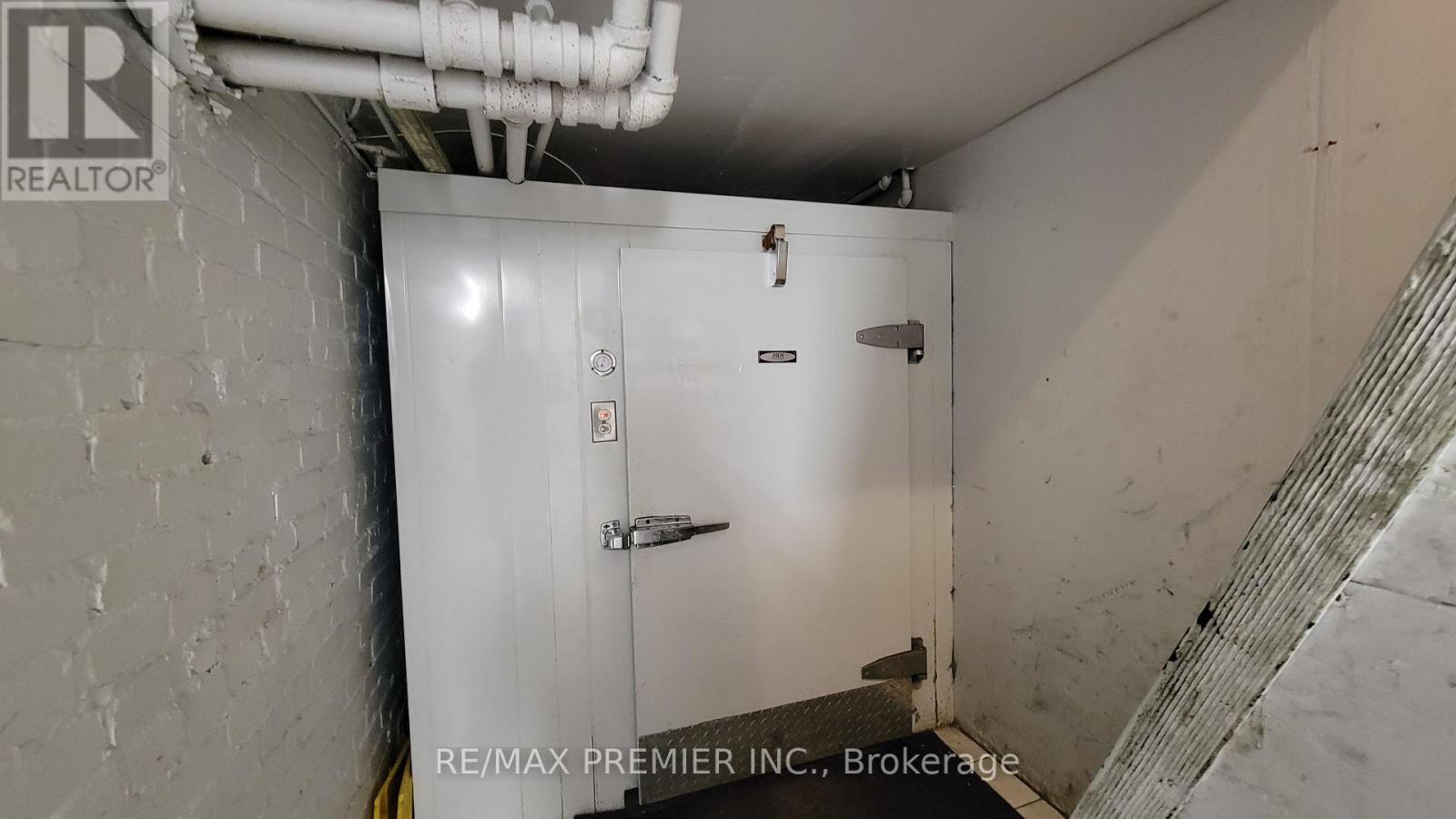 Photo 16 of 3443 Yonge Street, Toronto ON