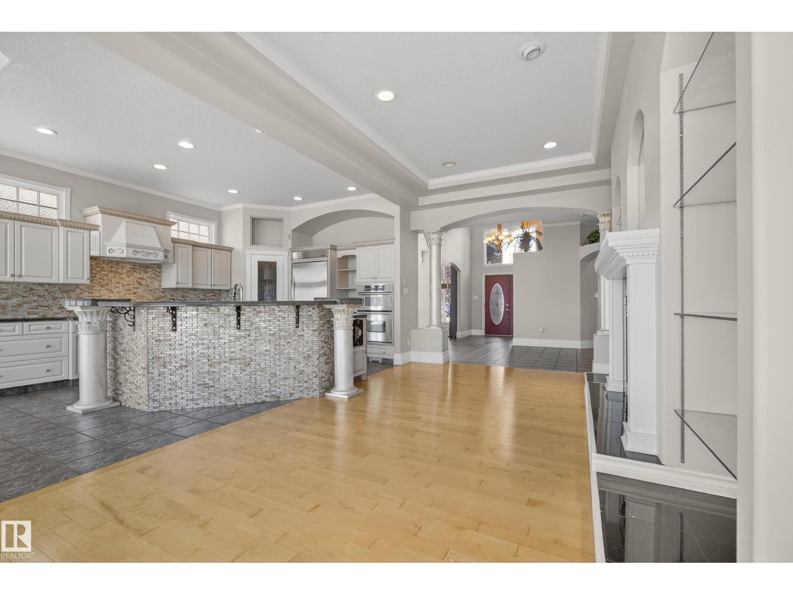 Photo 4 of 16103 89 St Nw, Edmonton AB