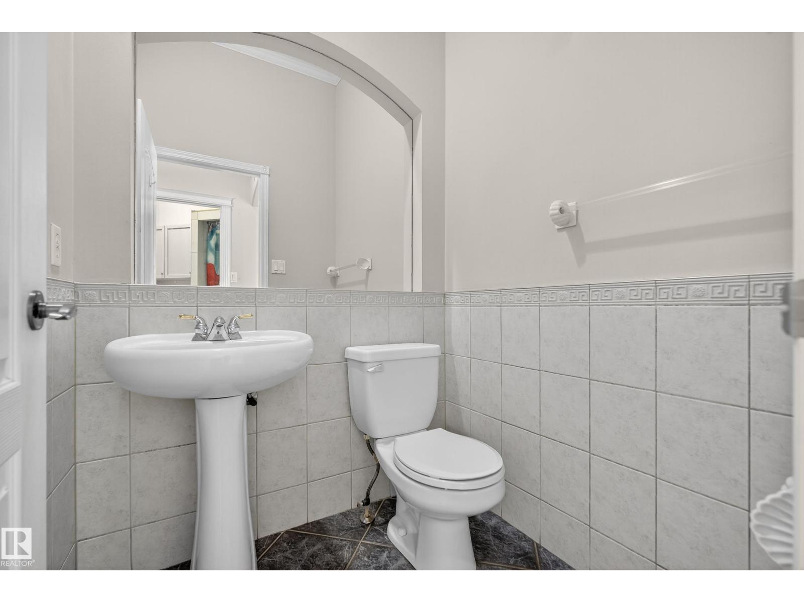 Photo 3 of 16103 89 St Nw, Edmonton AB