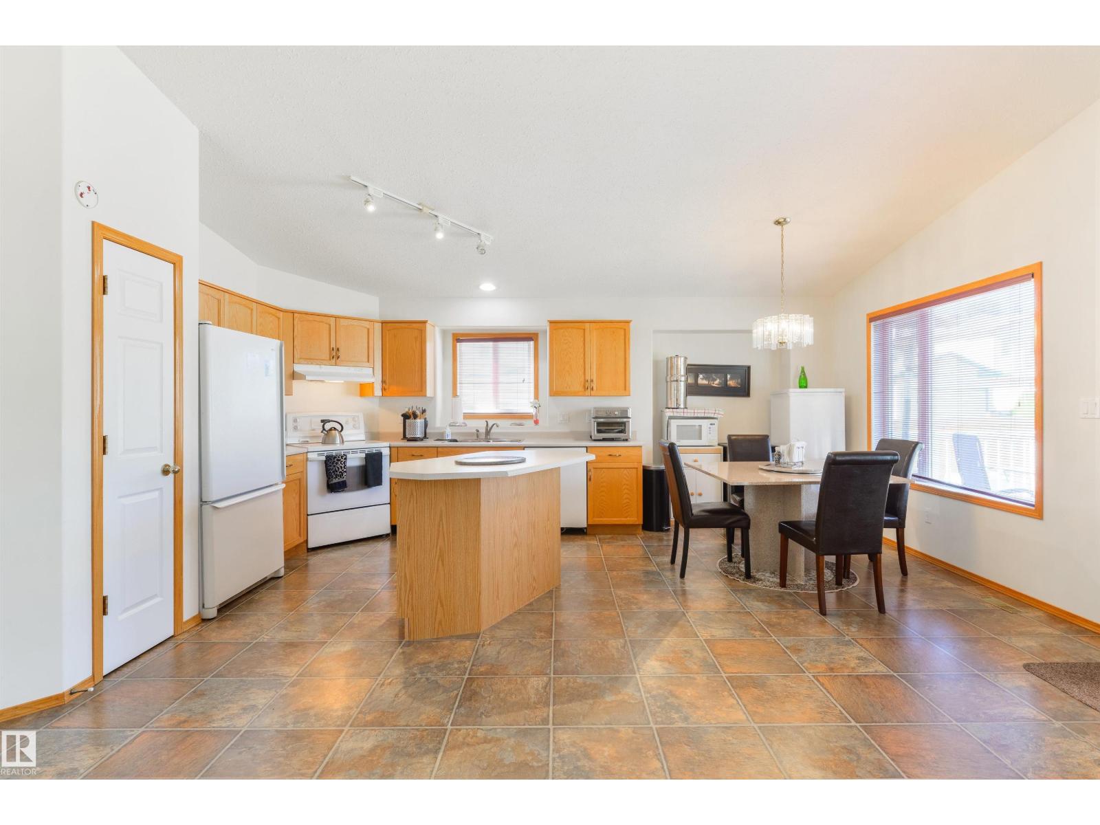 Photo 17 of 610 Bevington Pl Nw, Edmonton AB