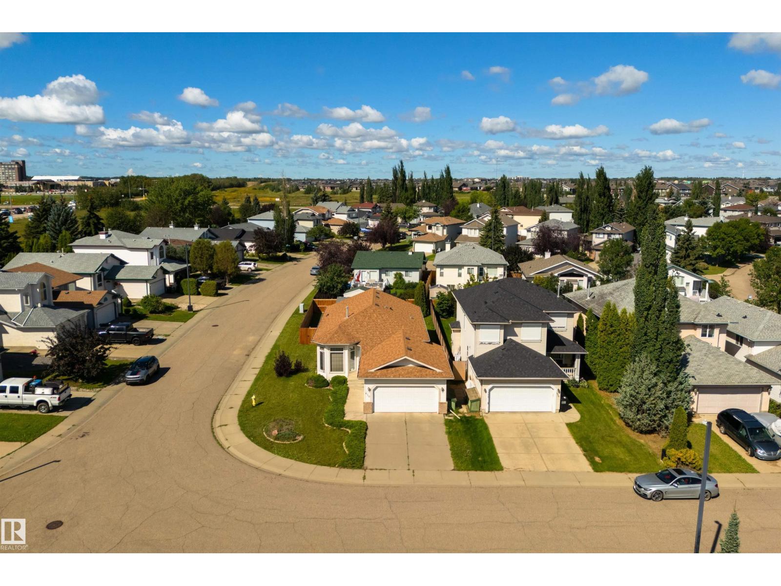 Photo 10 of 610 Bevington Pl Nw, Edmonton AB