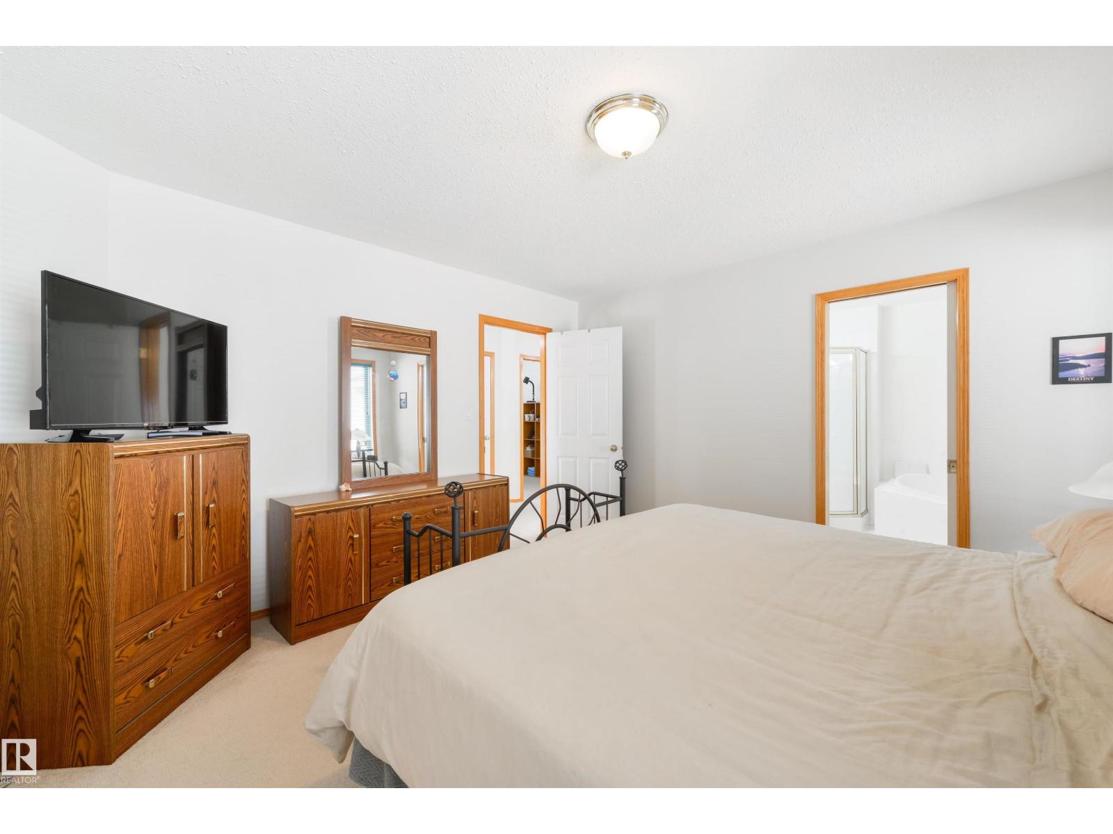 Photo 2 of 610 Bevington Pl Nw, Edmonton AB