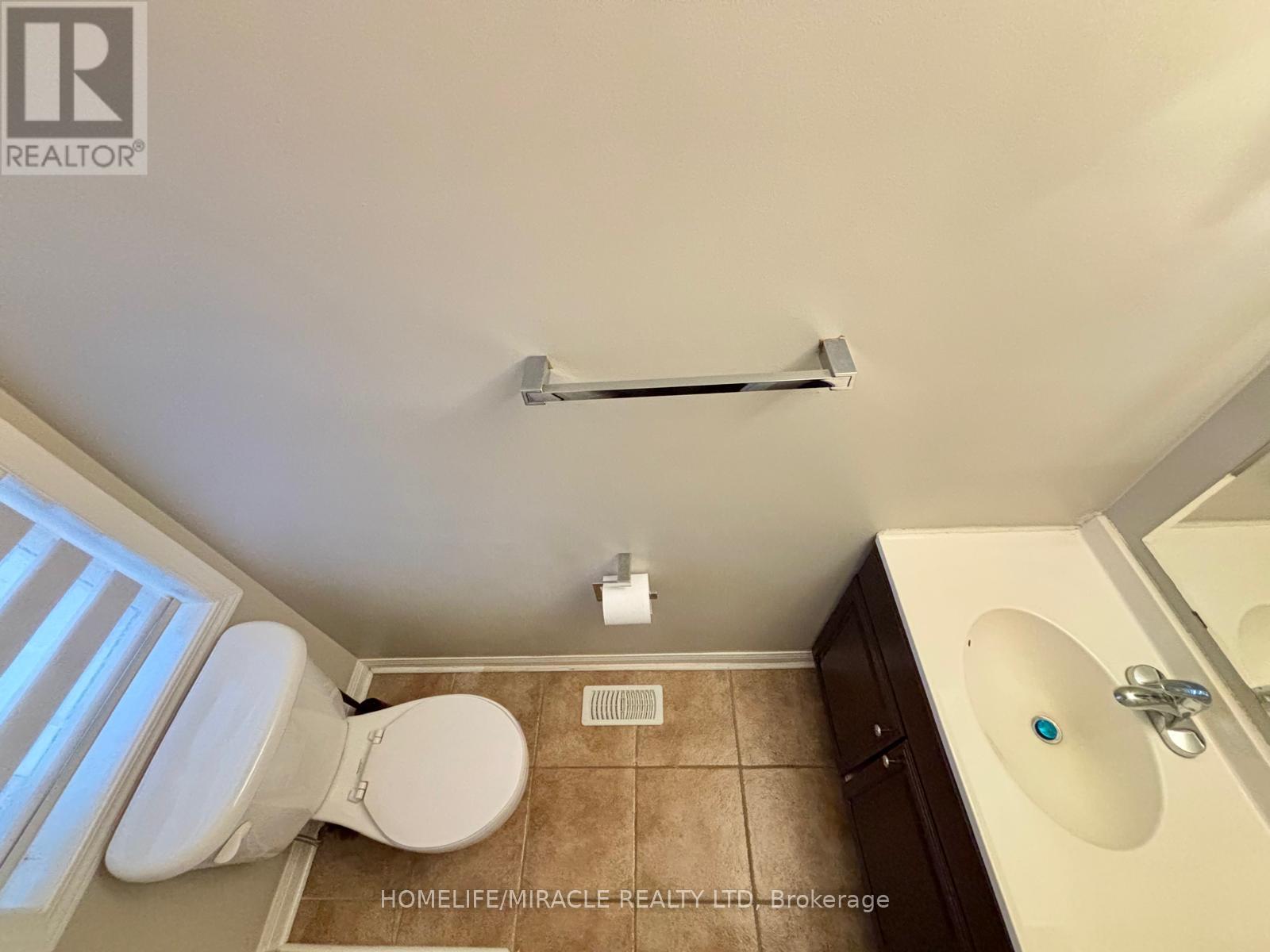 Photo 8 of 106 Dwyer Drive, Brampton ON