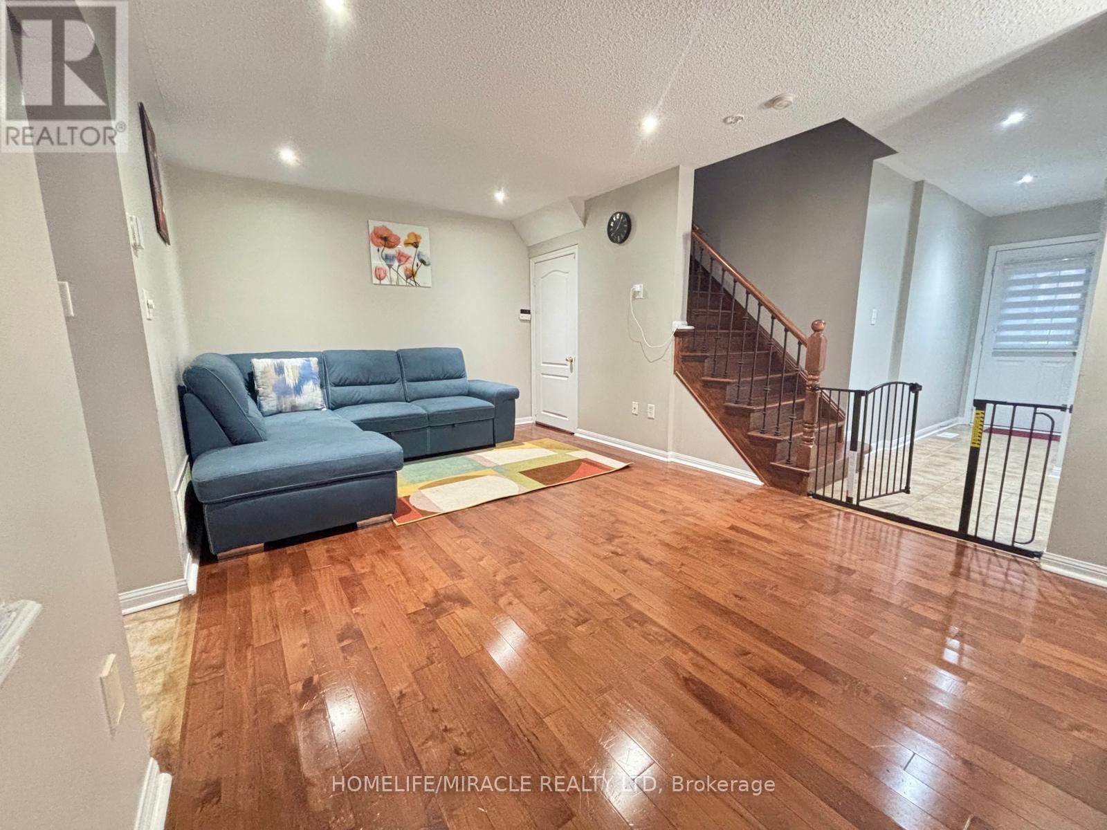 Photo 15 of 106 Dwyer Drive, Brampton ON