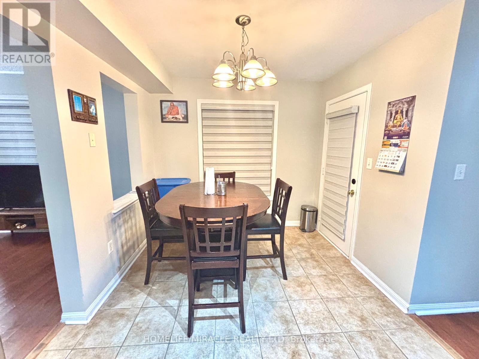 Photo 6 of 106 Dwyer Drive, Brampton ON