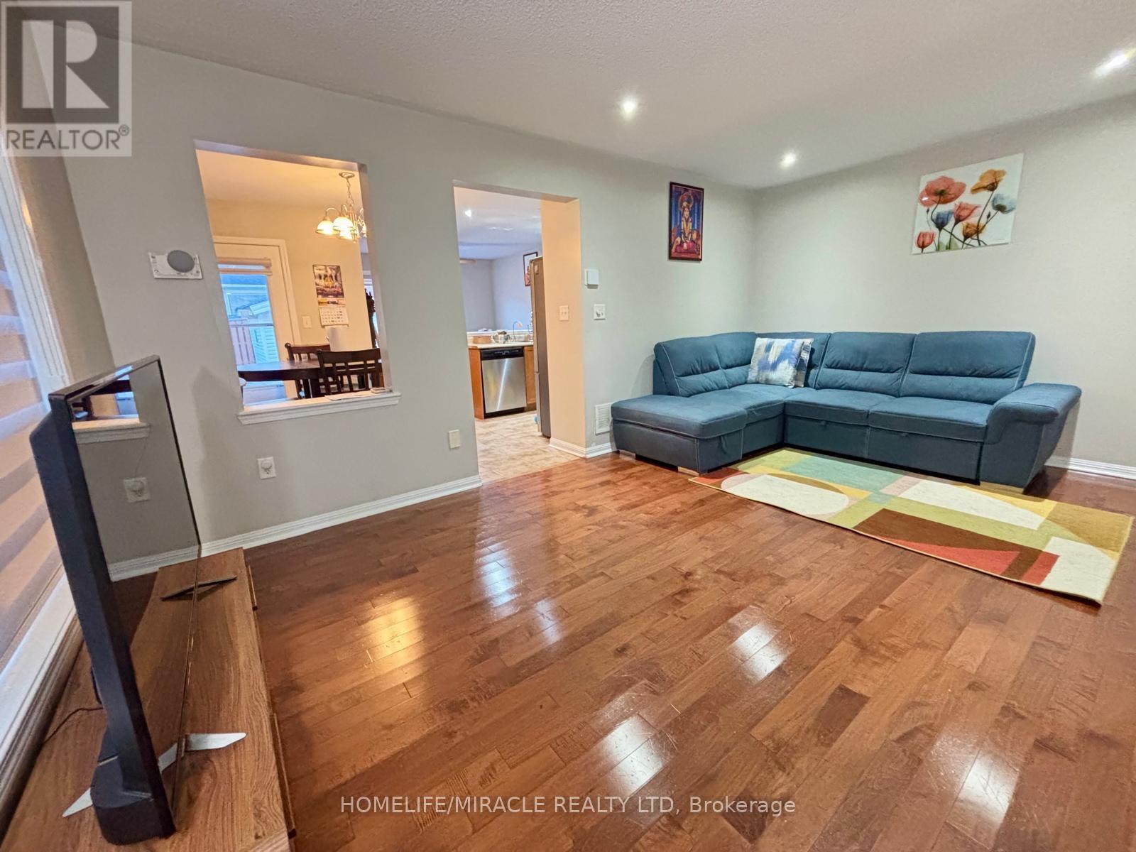 Photo 9 of 106 Dwyer Drive, Brampton ON