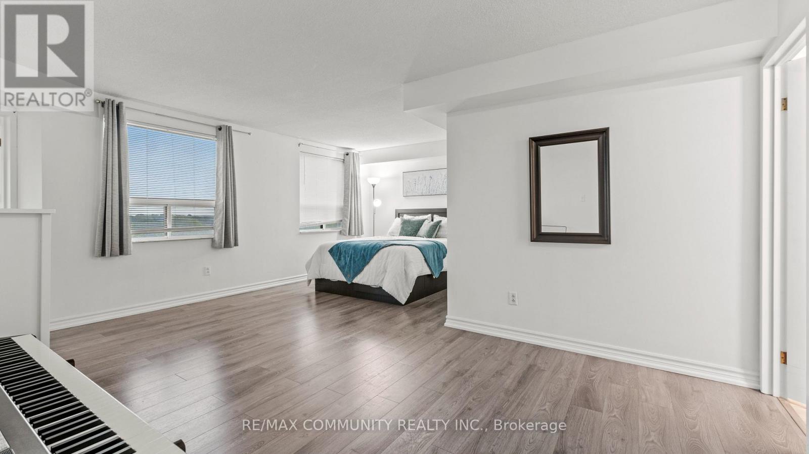 Photo 11 of 705 2 Raymerville Drive, Markham ON