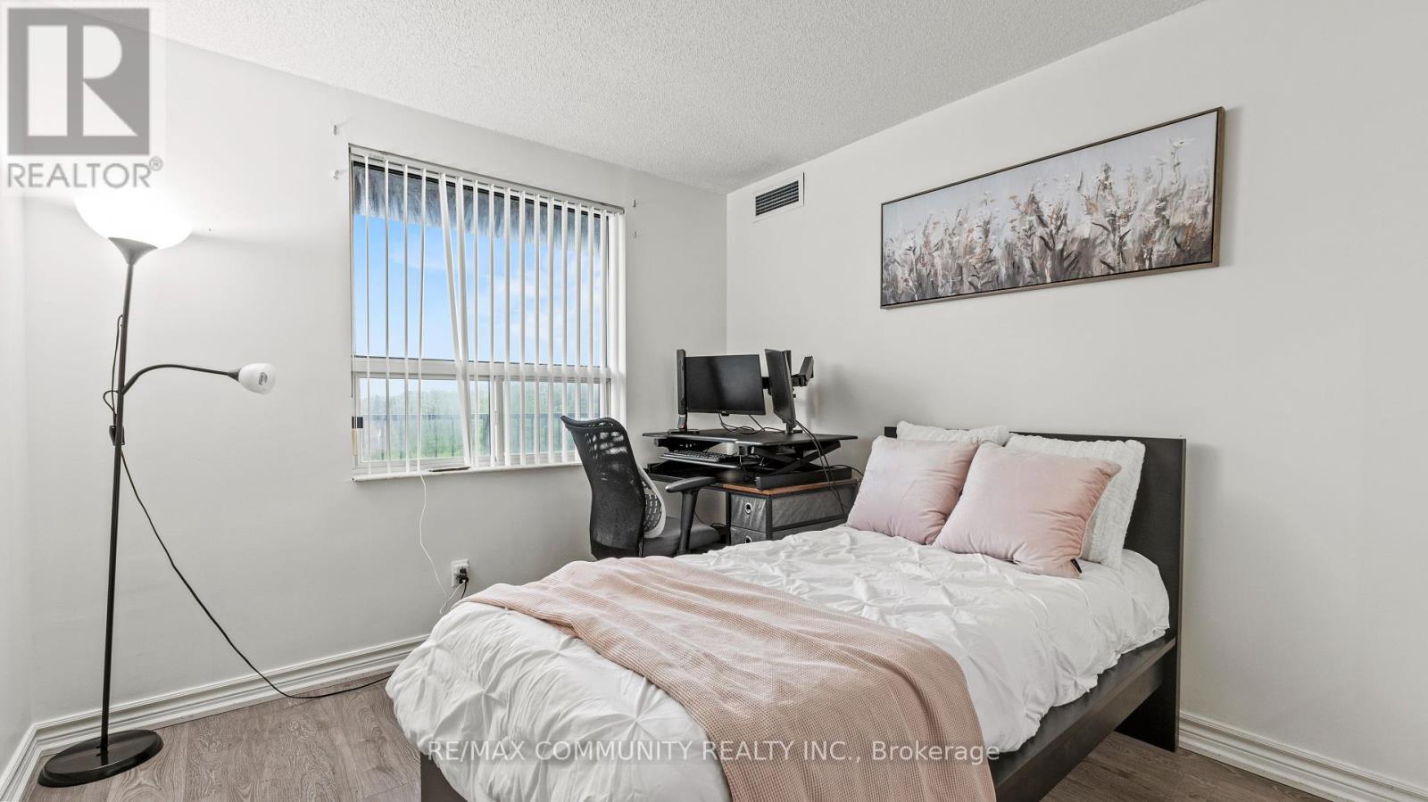 Photo 15 of 705 2 Raymerville Drive, Markham ON