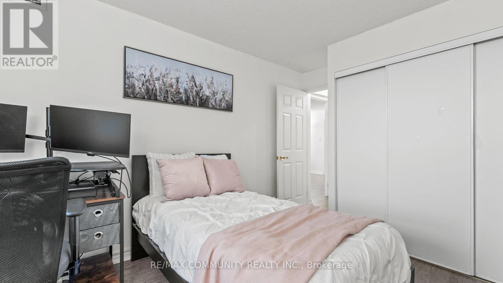 Photo 16 of 705 2 Raymerville Drive, Markham ON