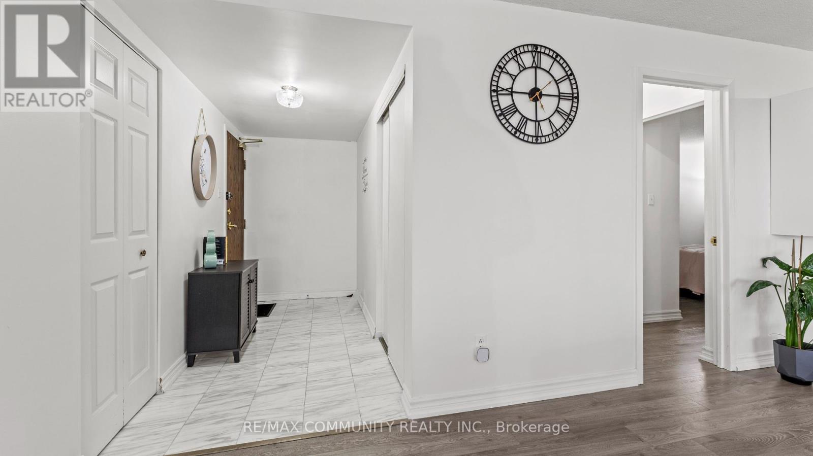 Photo 3 of 705 2 Raymerville Drive, Markham ON