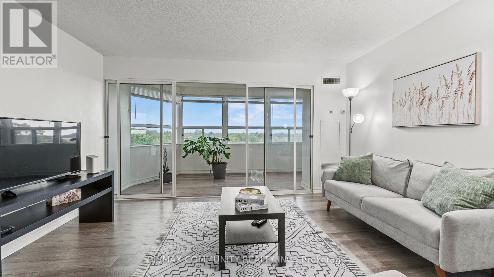 Photo 8 of 705 2 Raymerville Drive, Markham ON