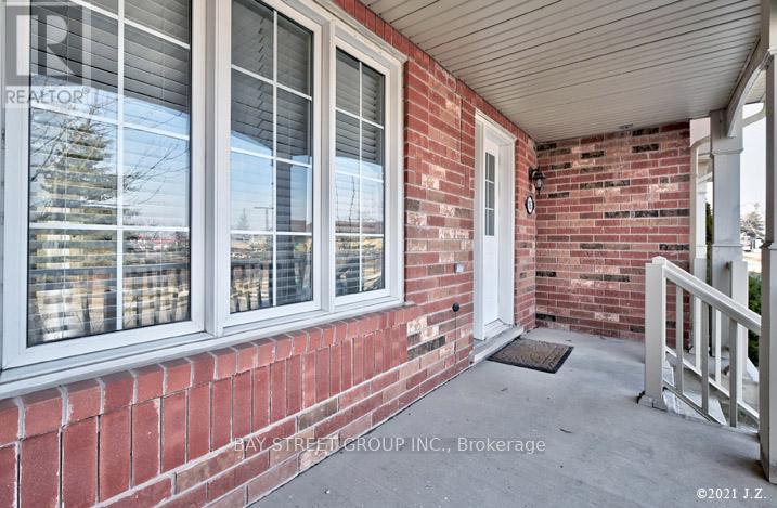 Photo 11 of 15 Morning Dove Drive, Markham ON