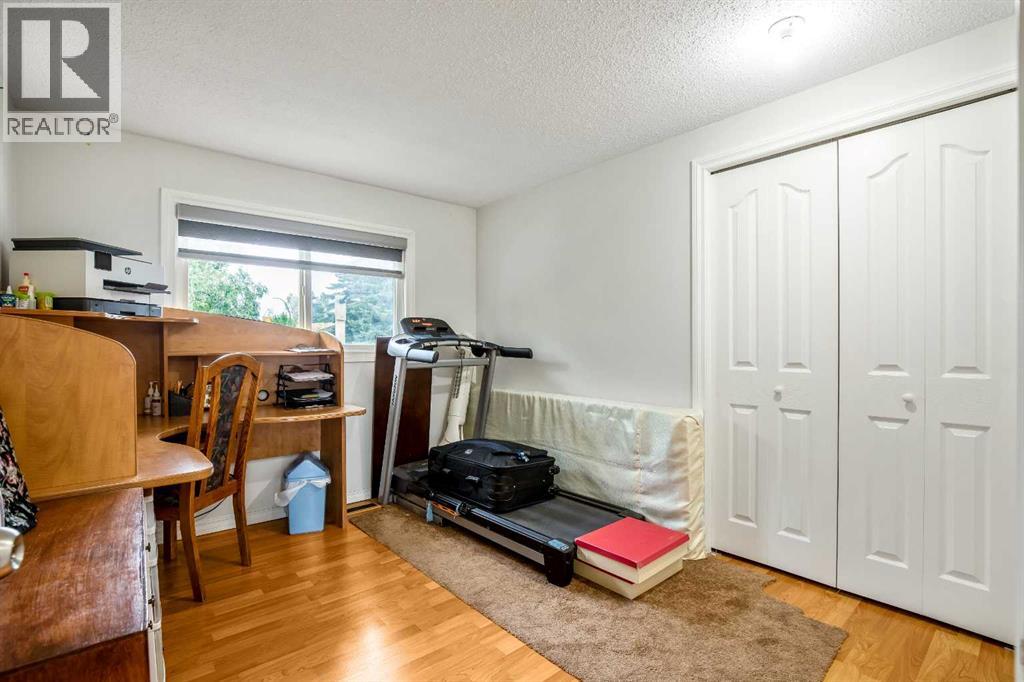 Single Family House 4 Level for Sale in  Whitestone Crescent NE Whitehorn Calgary 