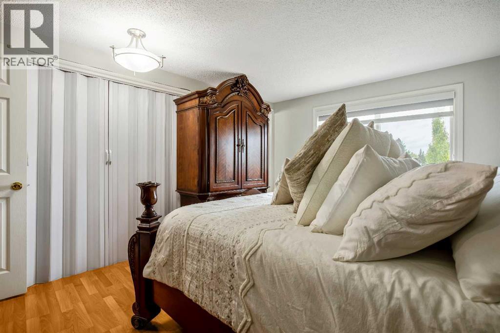 Single Family House 4 Level for Sale in  Whitestone Crescent NE Whitehorn Calgary 
