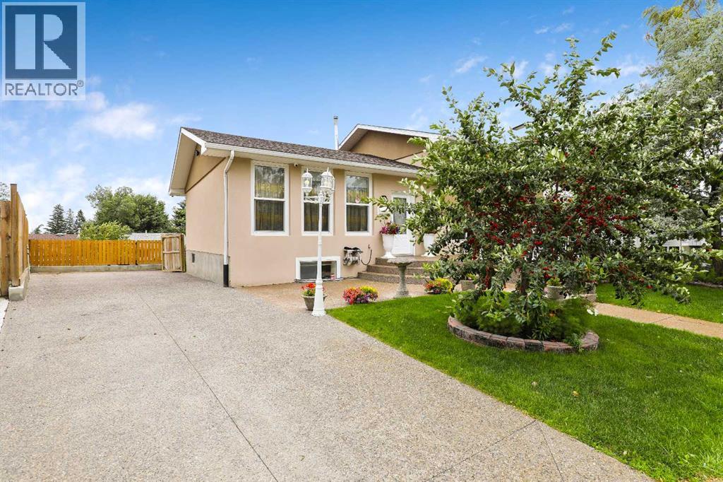 Single Family House 4 Level for Sale in  Whitestone Crescent NE Whitehorn Calgary 
