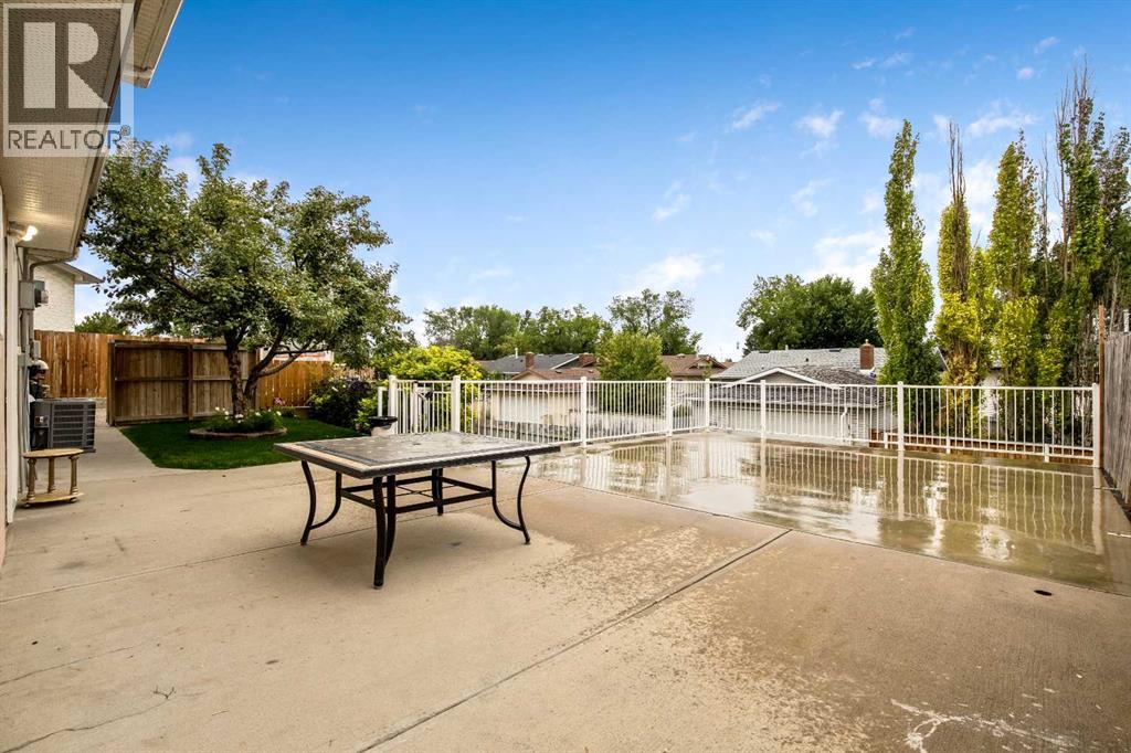 Single Family House 4 Level for Sale in  Whitestone Crescent NE Whitehorn Calgary 