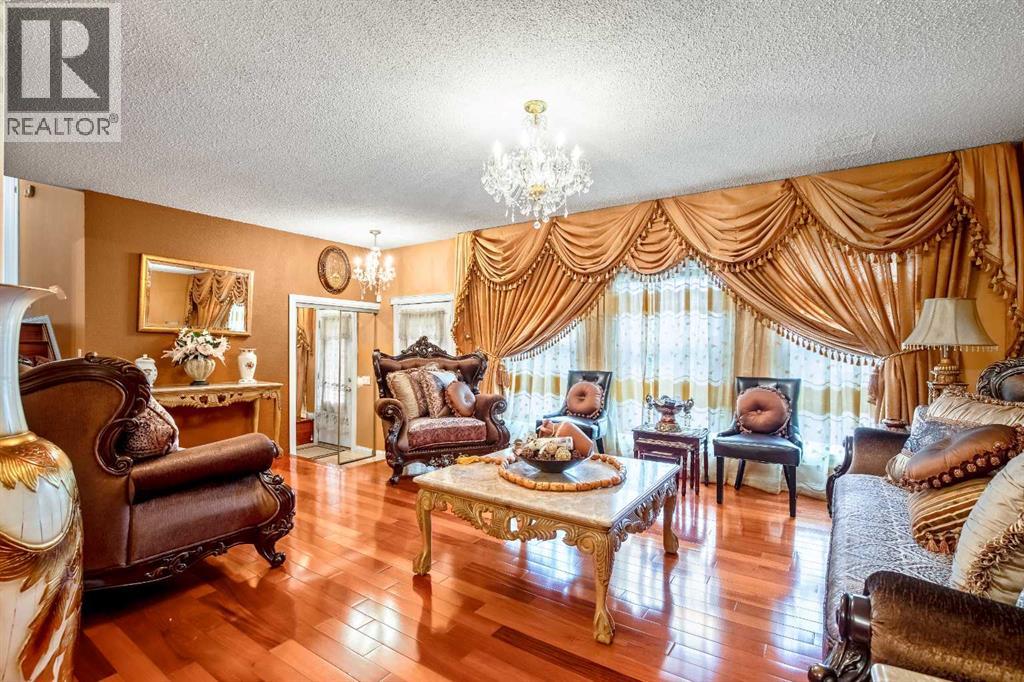 Single Family House 4 Level for Sale in  Whitestone Crescent NE Whitehorn Calgary 