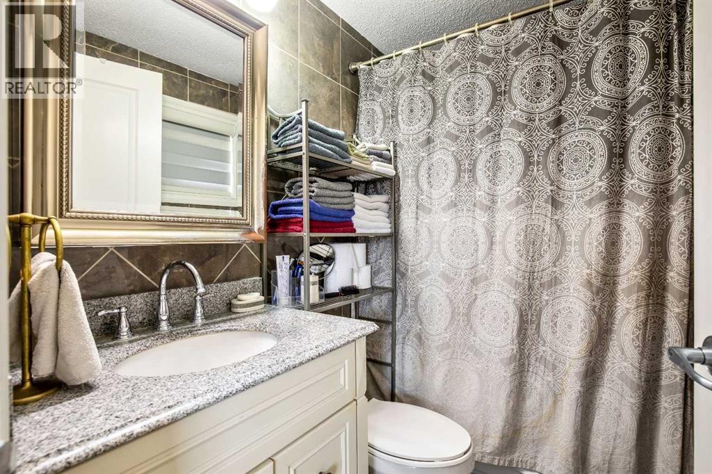 Single Family House 4 Level for Sale in  Whitestone Crescent NE Whitehorn Calgary 