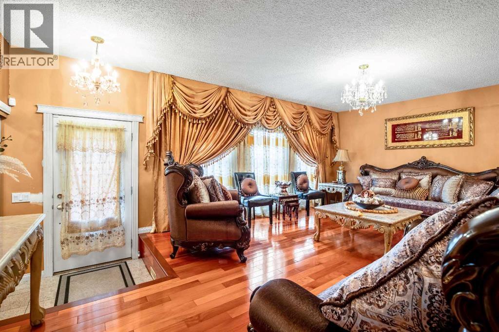 Single Family House 4 Level for Sale in  Whitestone Crescent NE Whitehorn Calgary 