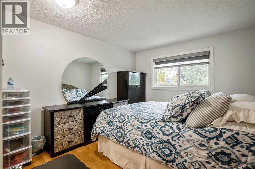 Single Family House 4 Level for Sale in  Whitestone Crescent NE Whitehorn Calgary 