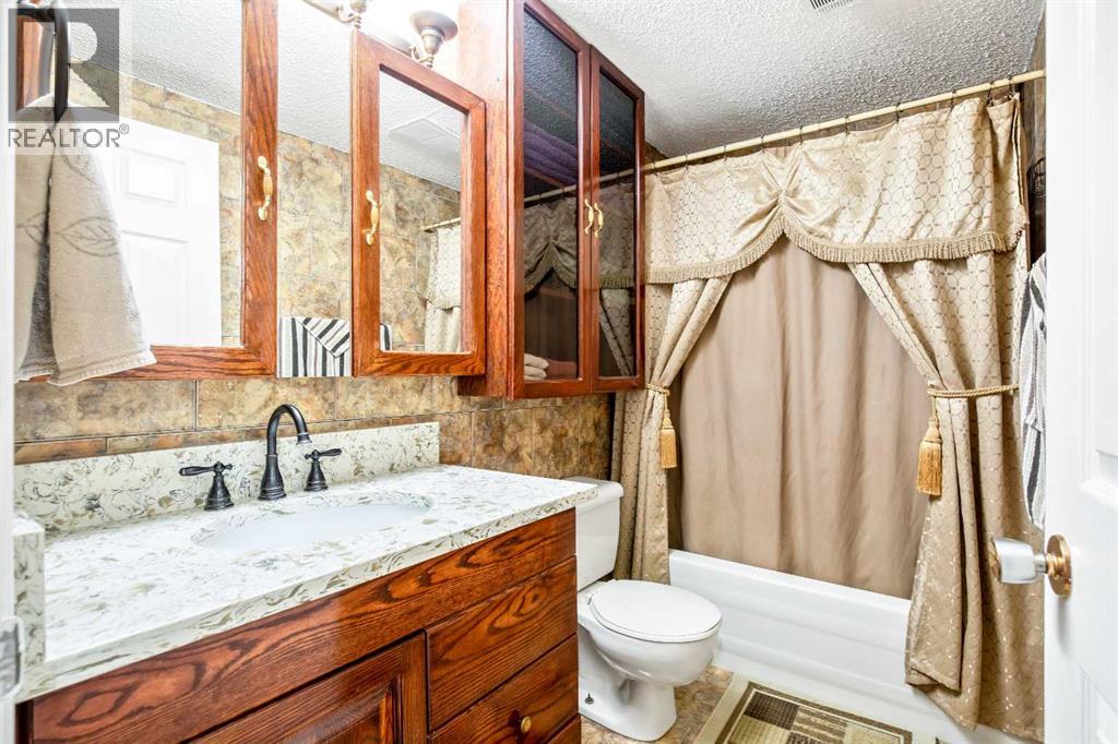 Single Family House 4 Level for Sale in  Whitestone Crescent NE Whitehorn Calgary 