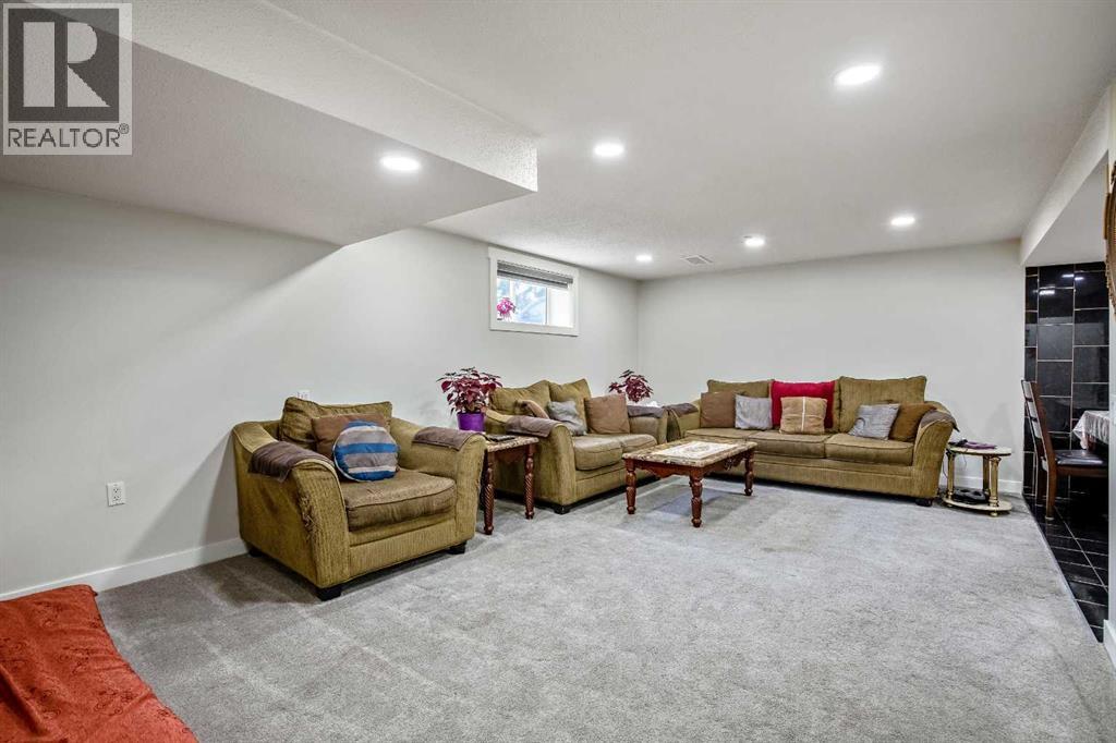 Single Family House 4 Level for Sale in  Whitestone Crescent NE Whitehorn Calgary 