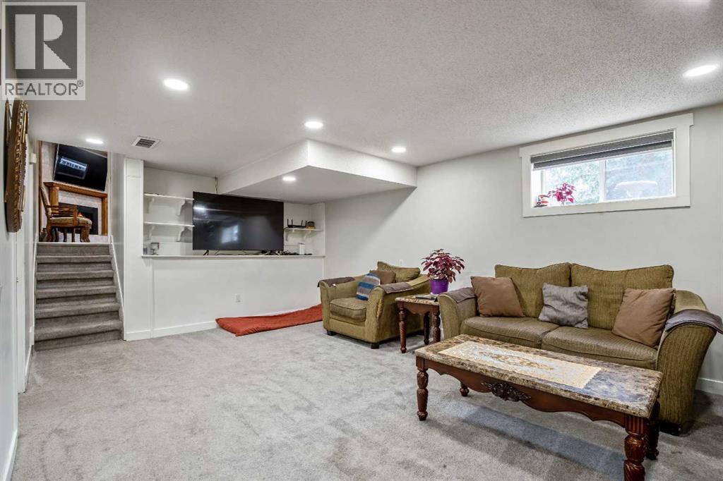 Single Family House 4 Level for Sale in  Whitestone Crescent NE Whitehorn Calgary 