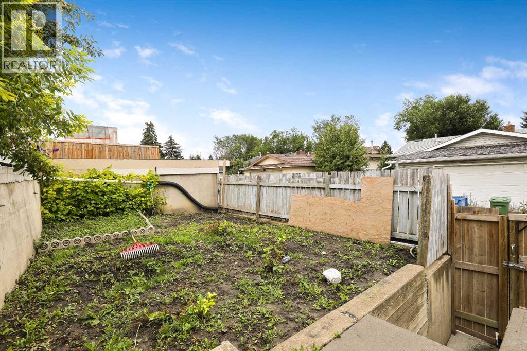 Single Family House 4 Level for Sale in  Whitestone Crescent NE Whitehorn Calgary 