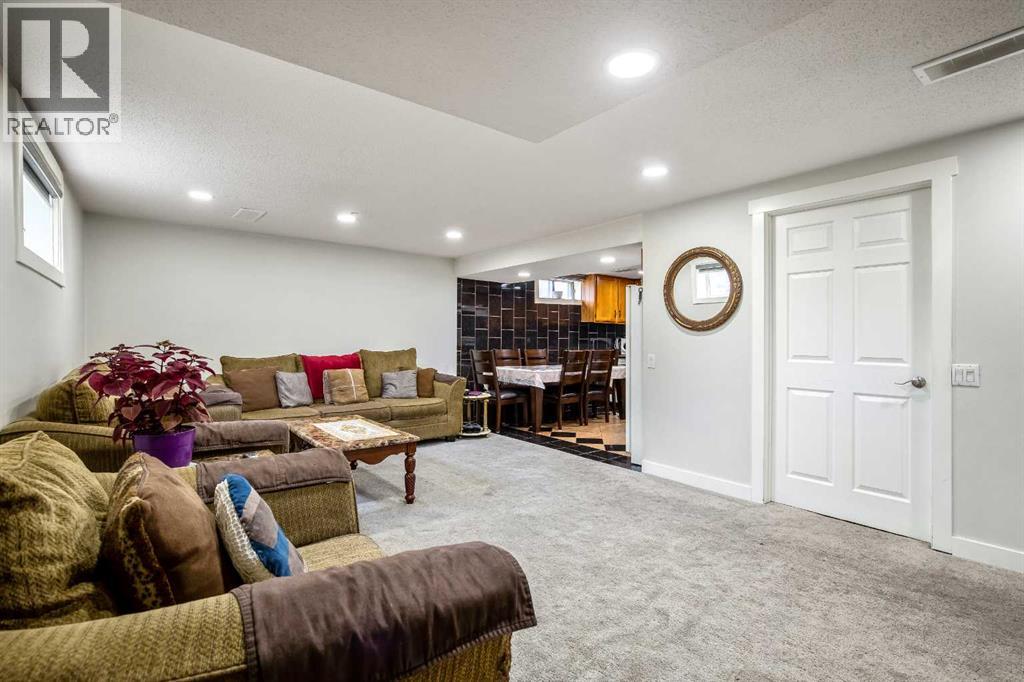 Single Family House 4 Level for Sale in  Whitestone Crescent NE Whitehorn Calgary 