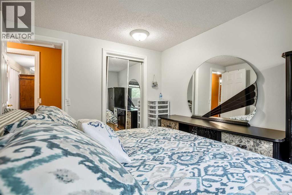 Single Family House 4 Level for Sale in  Whitestone Crescent NE Whitehorn Calgary 