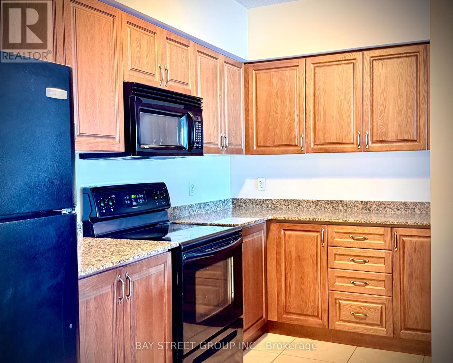 Photo 9 of 601 47 Caroline Street N, Hamilton ON