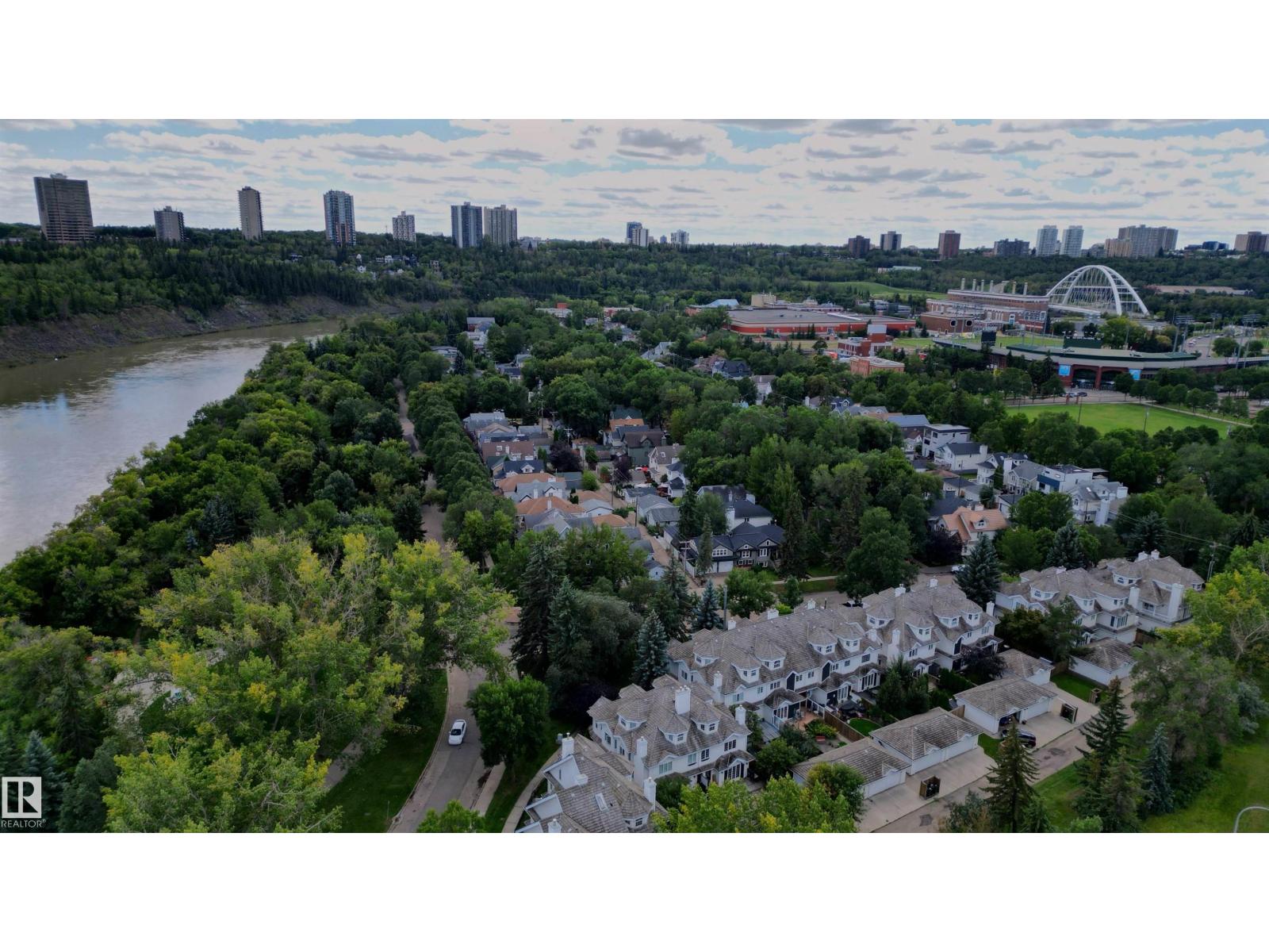 Photo 10 of 10015 97 Av Nw, Edmonton AB