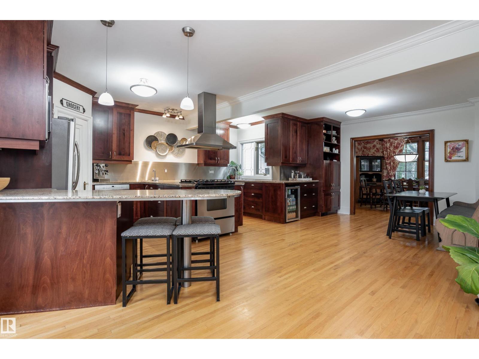 Photo 15 of 10015 97 Av Nw, Edmonton AB