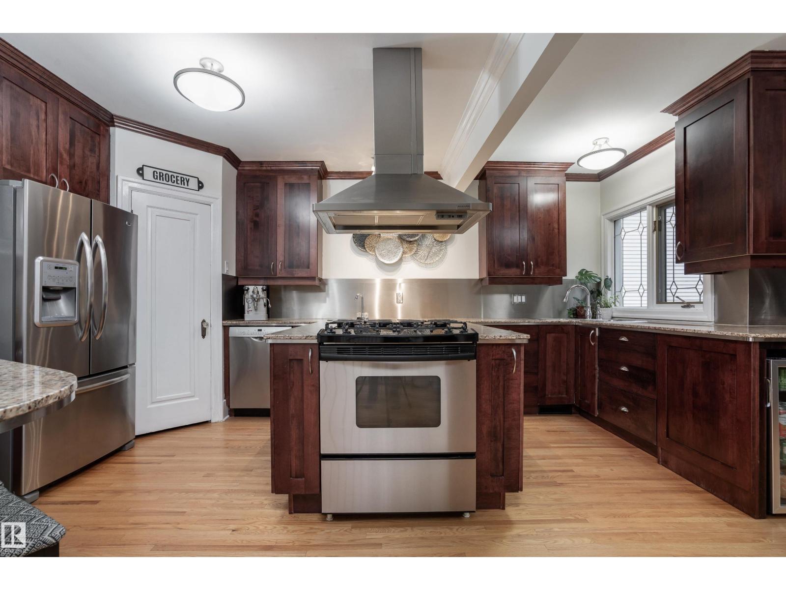 Photo 16 of 10015 97 Av Nw, Edmonton AB