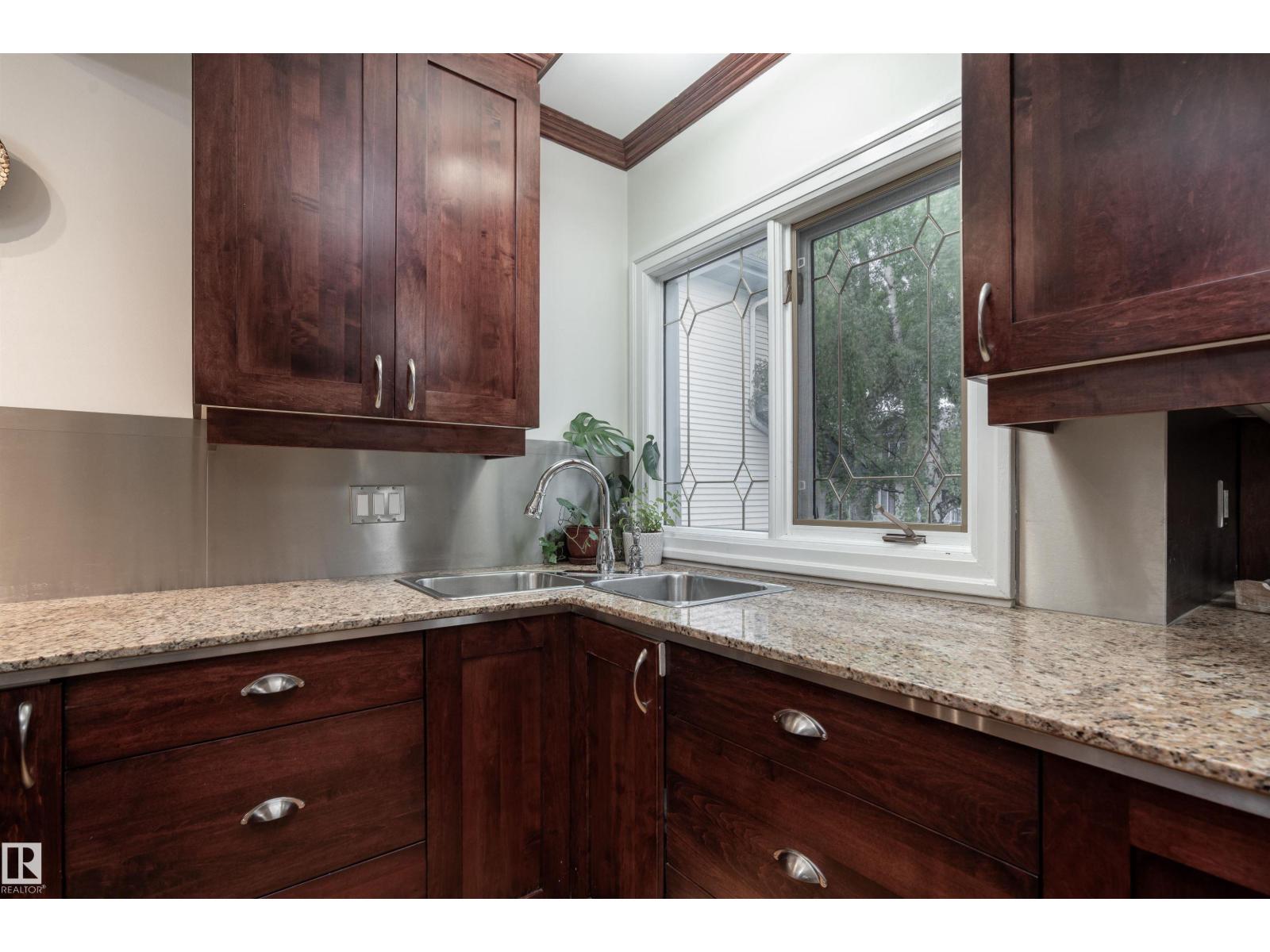 Photo 17 of 10015 97 Av Nw, Edmonton AB