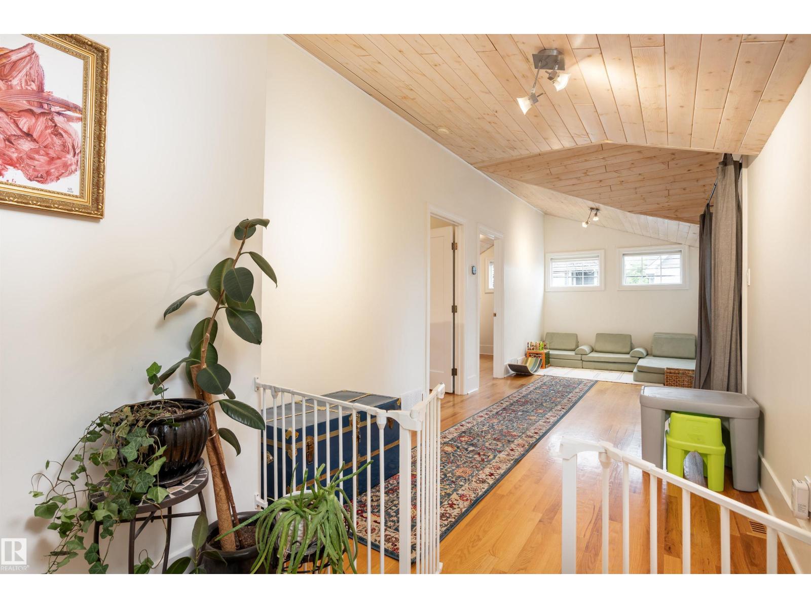 Photo 6 of 10015 97 Av Nw, Edmonton AB