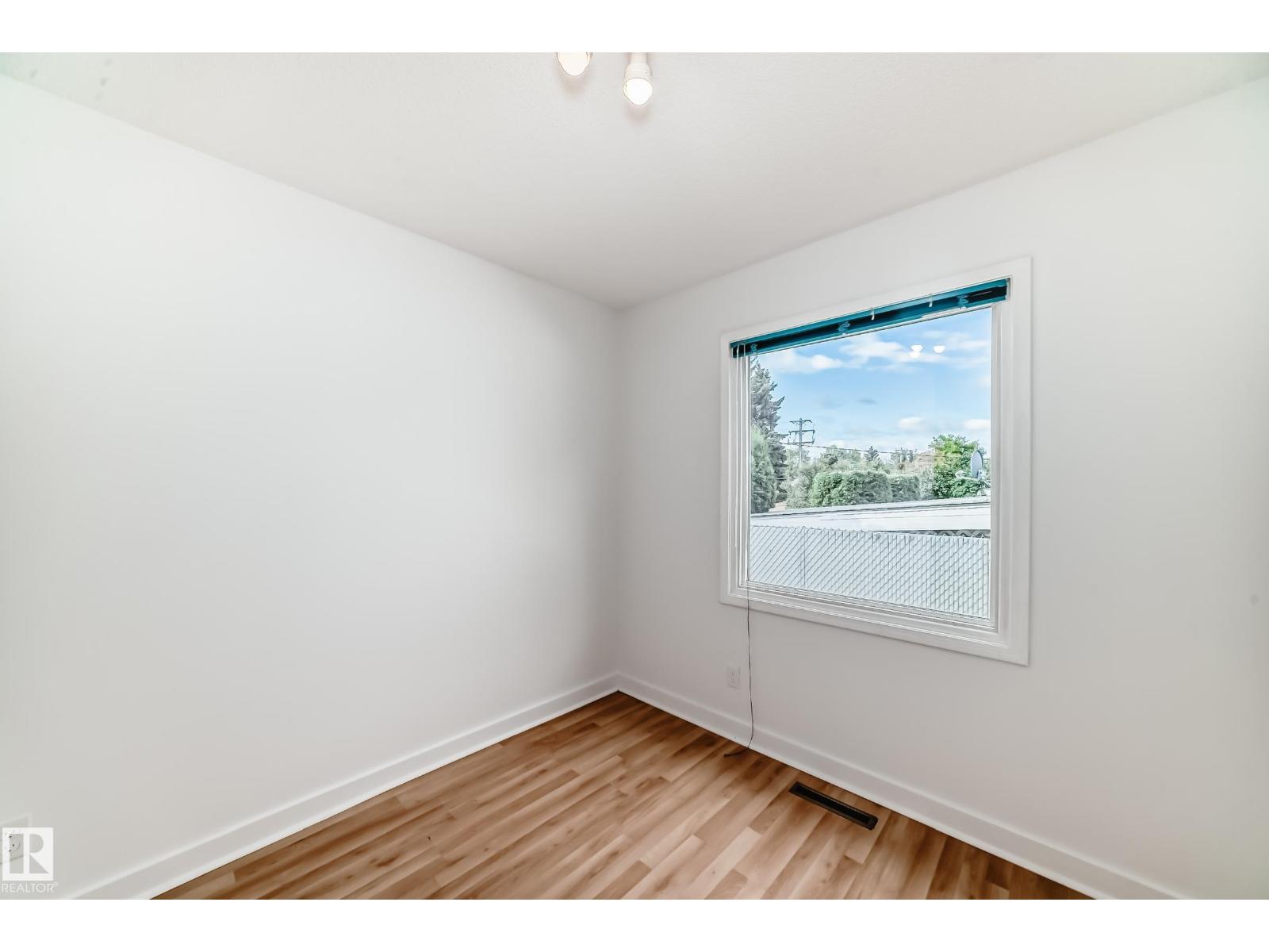 Photo 24 of 694 Cottonwood Av, Sherwood Park AB