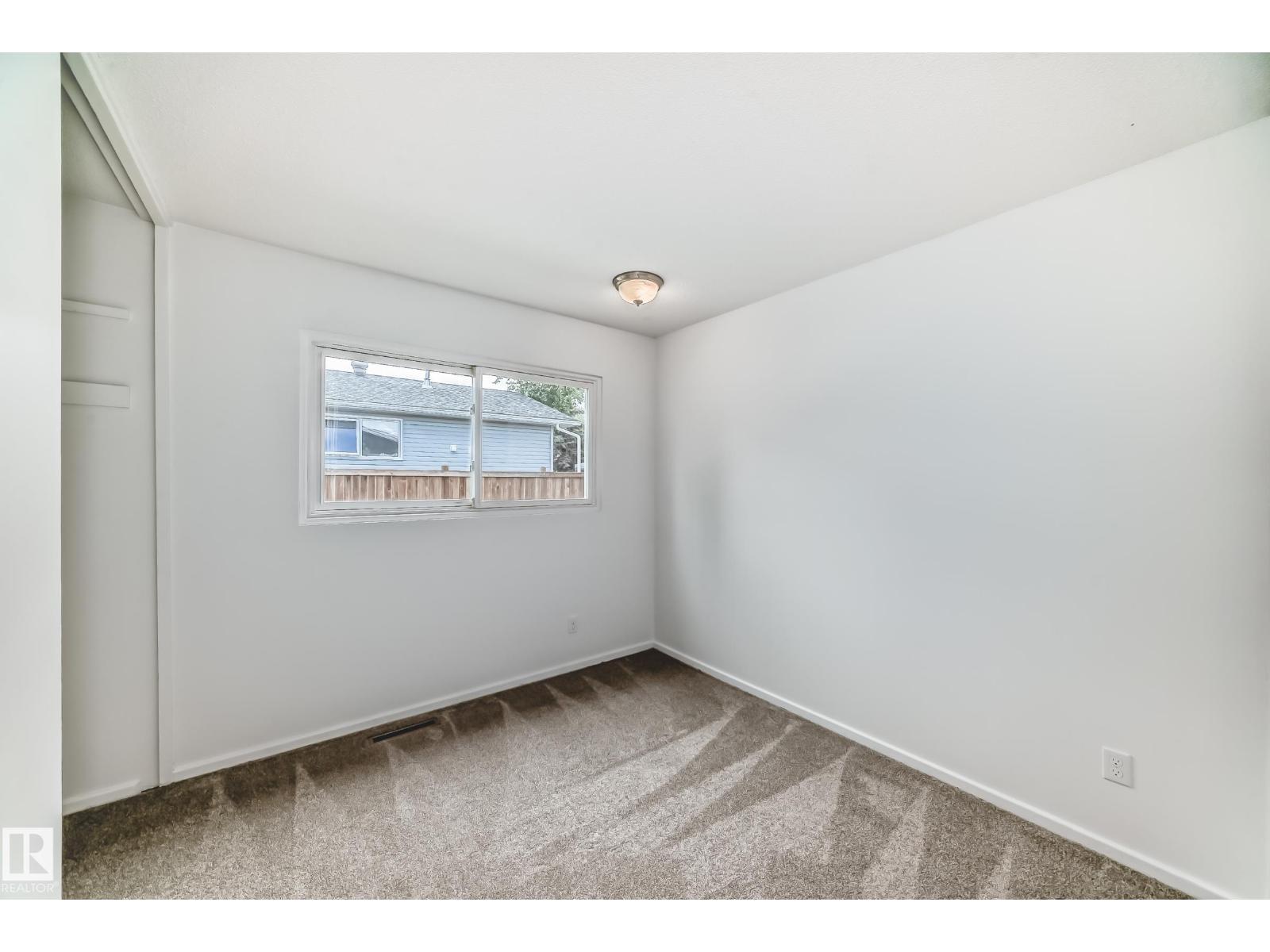 Photo 9 of 694 Cottonwood Av, Sherwood Park AB