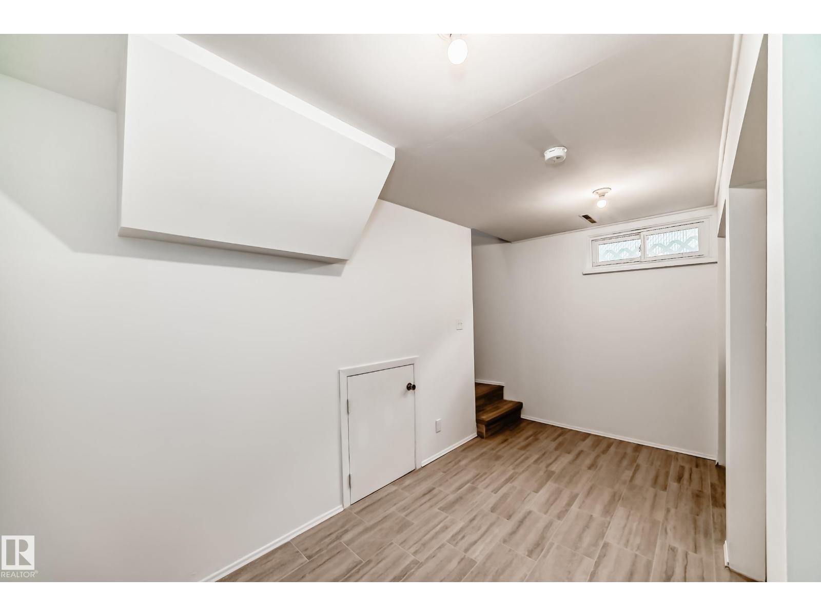 Photo 3 of 694 Cottonwood Av, Sherwood Park AB