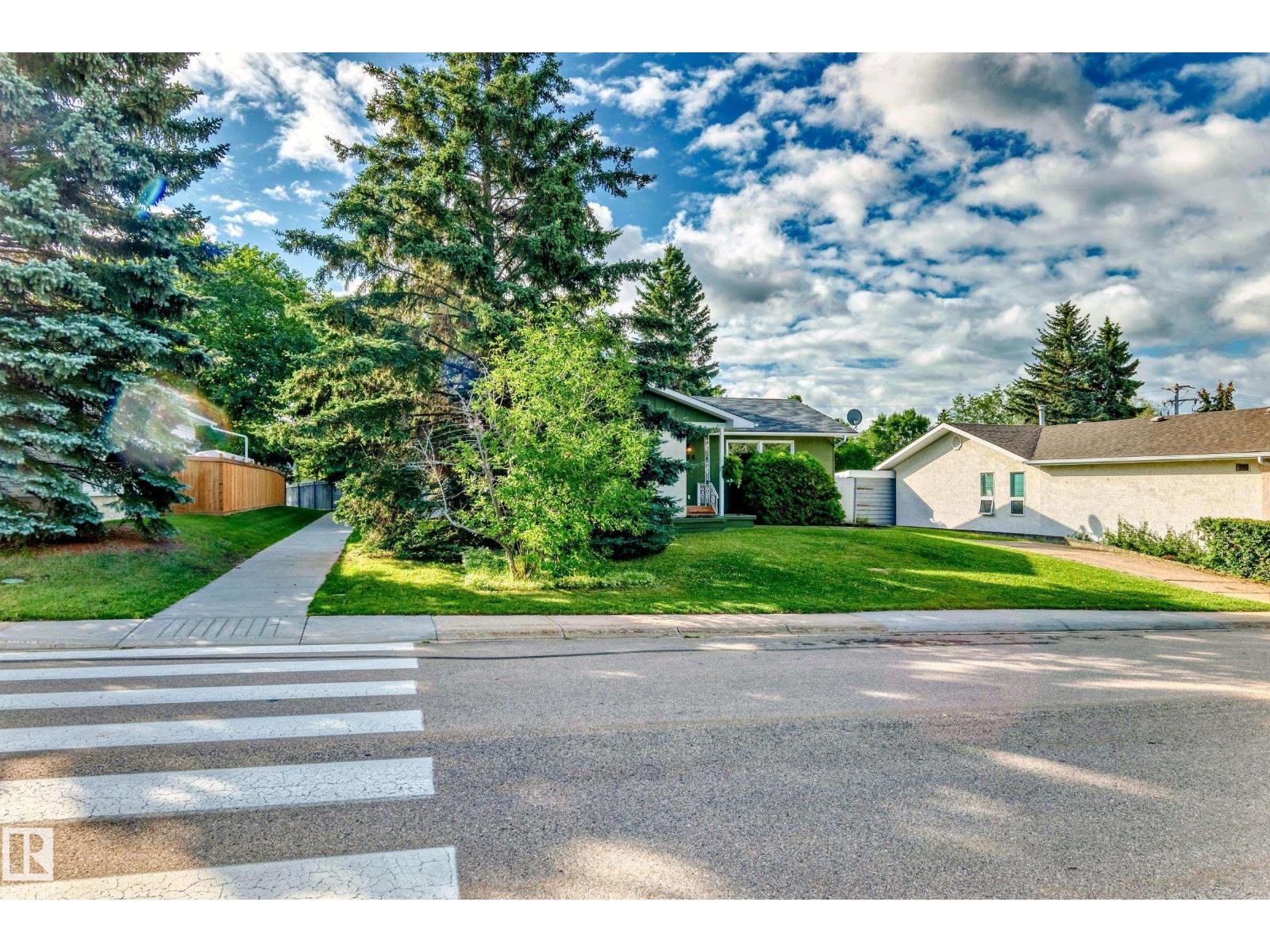 Photo 11 of 694 Cottonwood Av, Sherwood Park AB