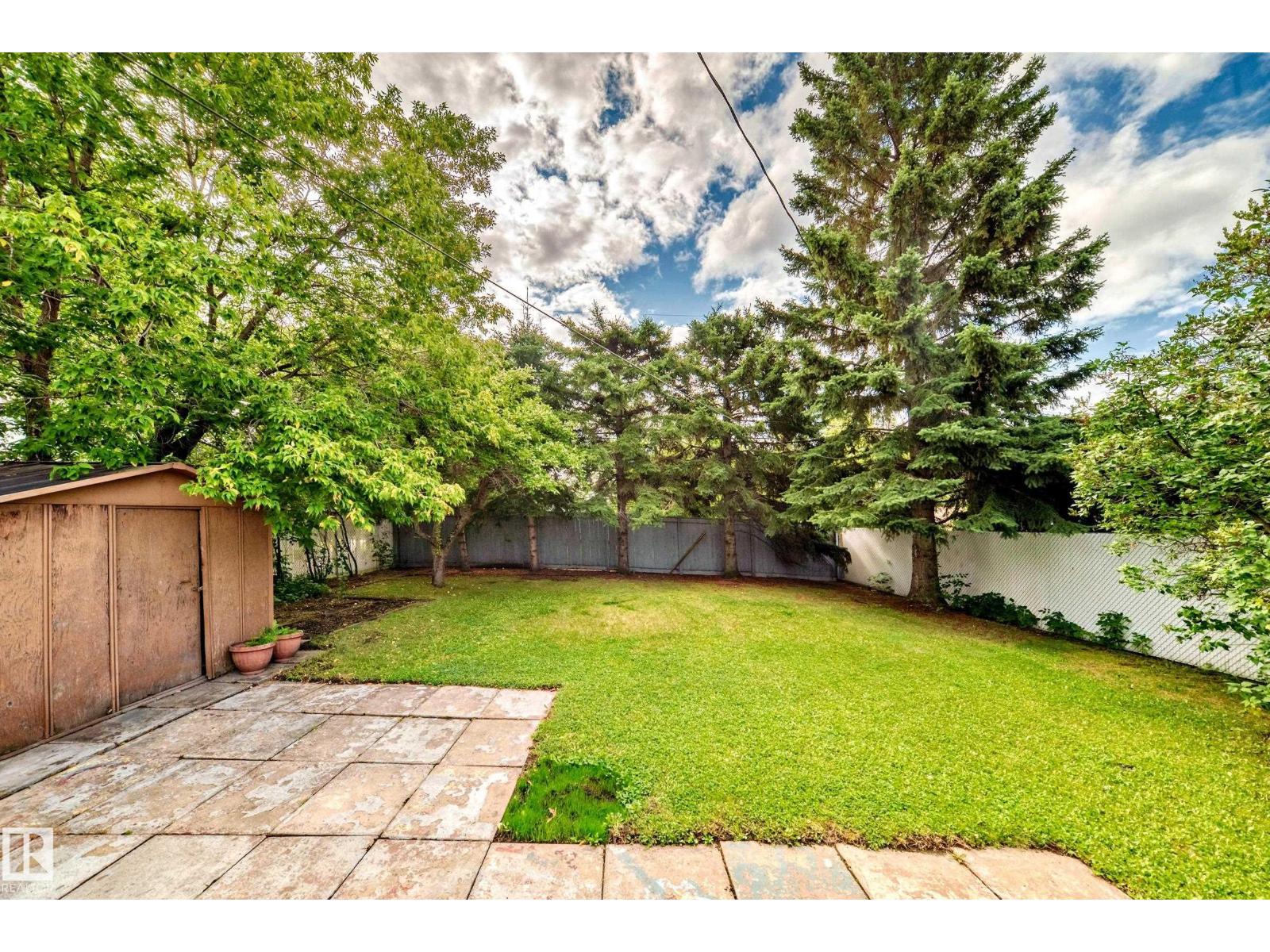 Photo 10 of 694 Cottonwood Av, Sherwood Park AB