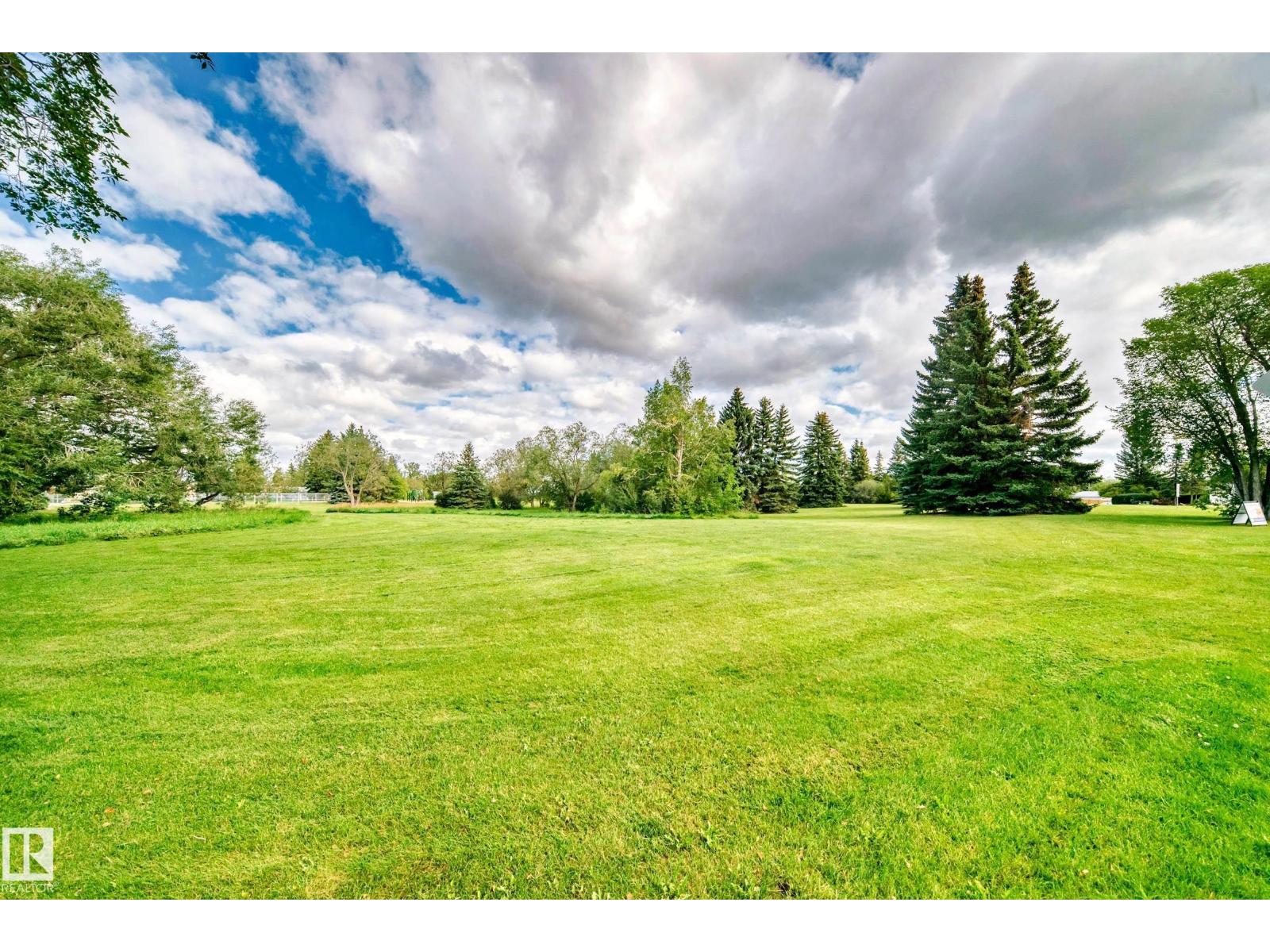 Photo 5 of 694 Cottonwood Av, Sherwood Park AB