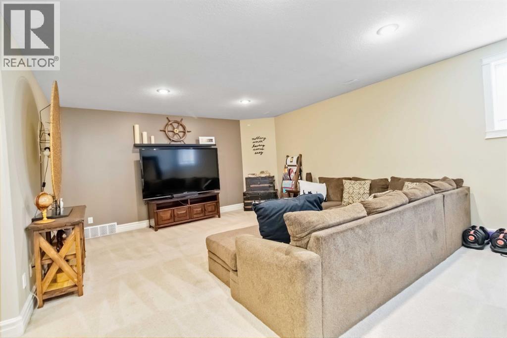 Photo 22 of 136 Maple Leaf Lane, Fort Mcmurray AB