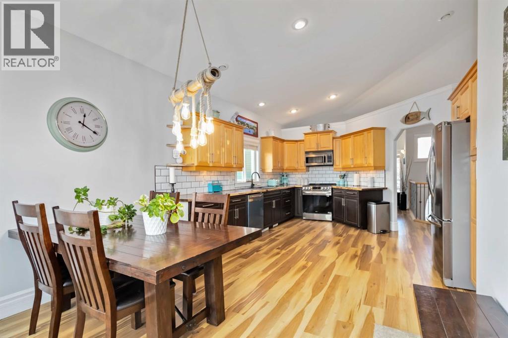 Photo 9 of 136 Maple Leaf Lane, Fort Mcmurray AB
