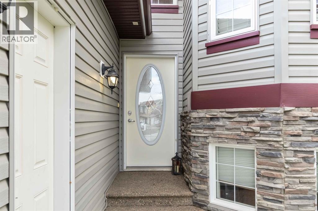 Photo 2 of 136 Maple Leaf Lane, Fort Mcmurray AB