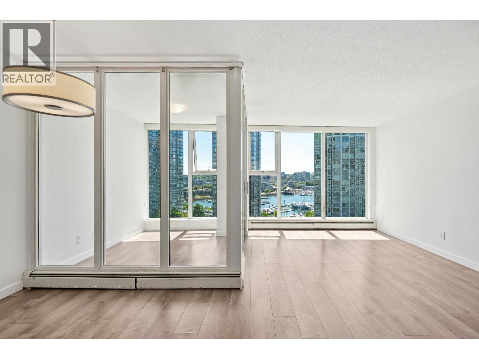 Photo 4 of 1606 1009 Expo Boulevard, Vancouver BC