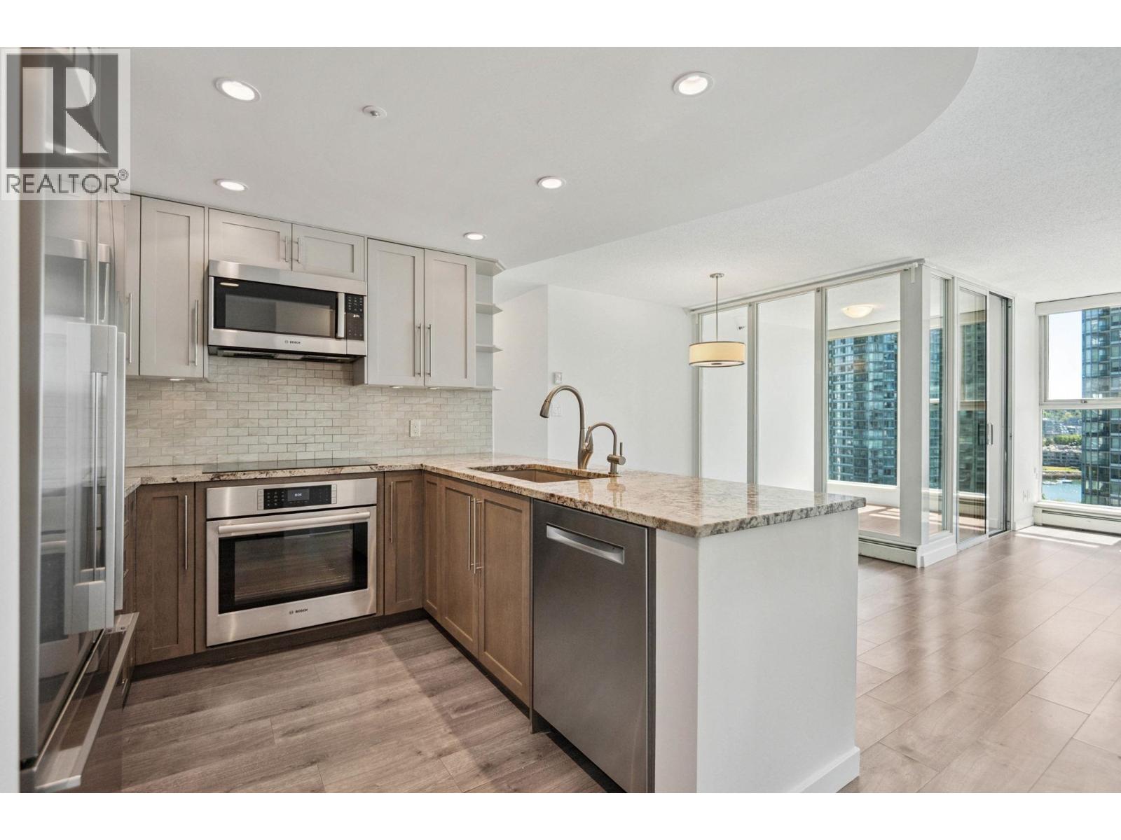 Photo 8 of 1606 1009 Expo Boulevard, Vancouver BC