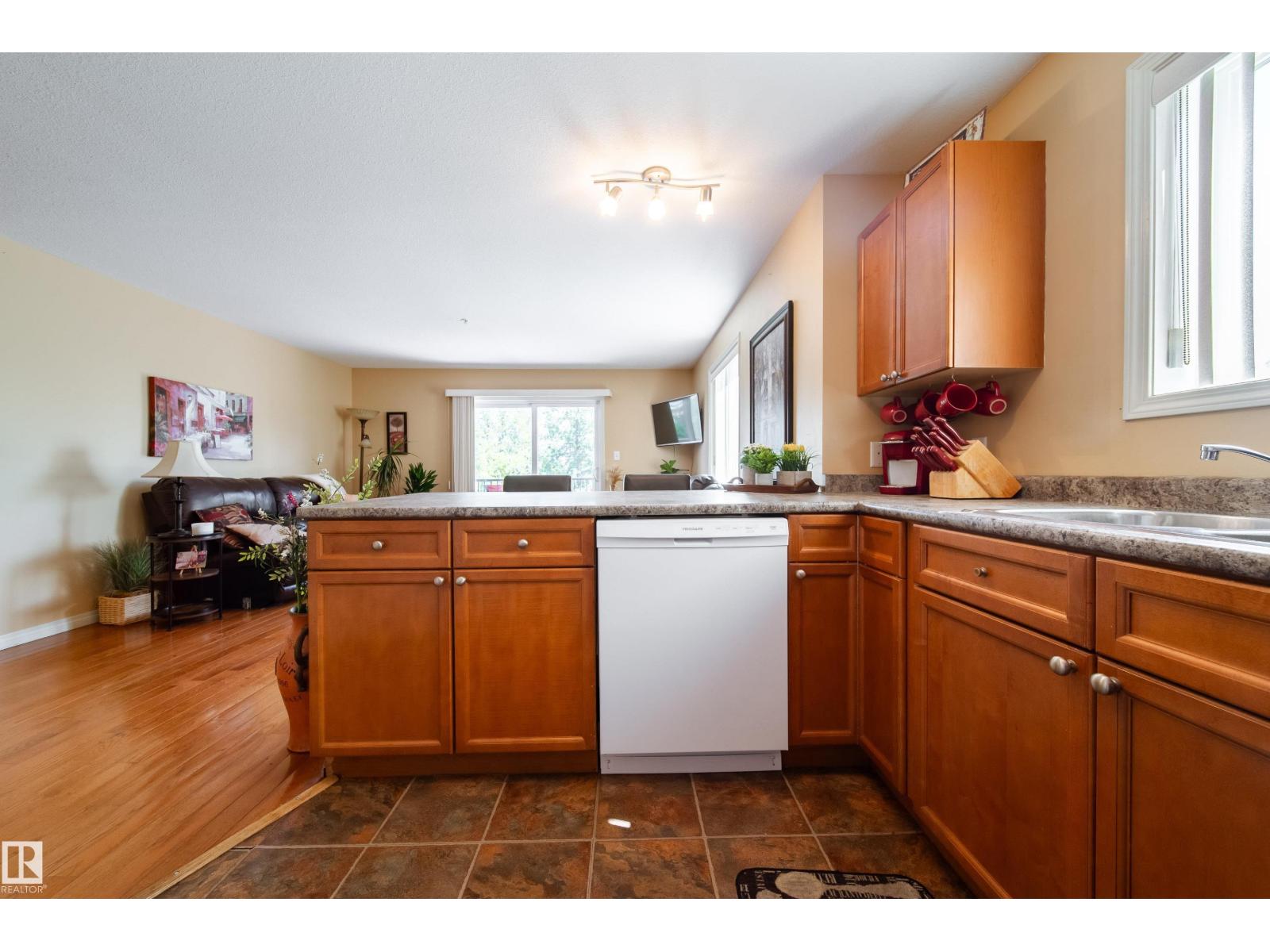 Photo 5 of 302 4903 47 Av, Stony Plain AB