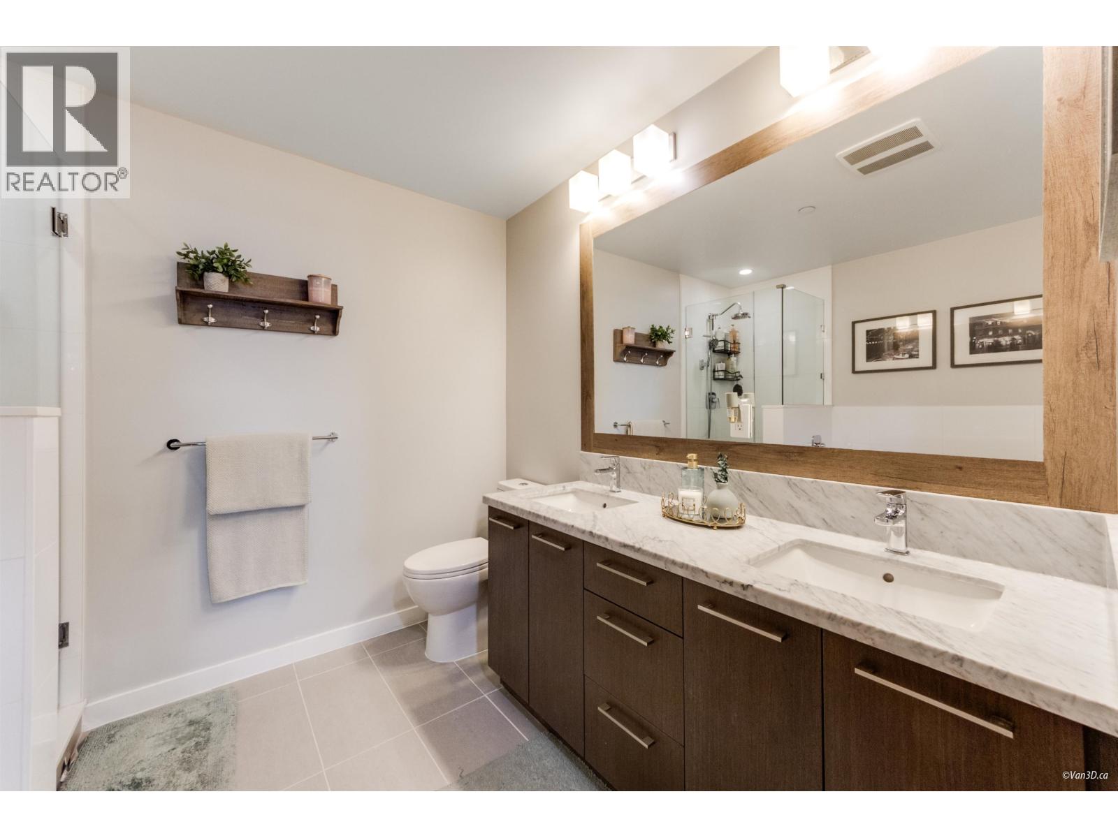 Photo 16 of 118 22 E Royal Avenue, New Westminster BC