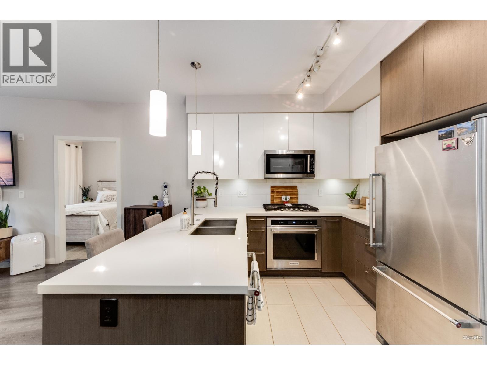 Photo 3 of 118 22 E Royal Avenue, New Westminster BC